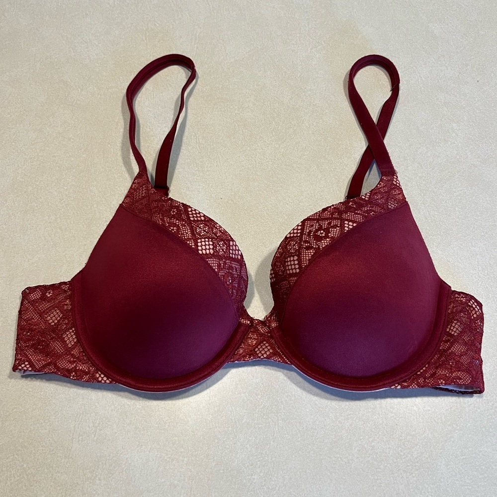 ♥️ Victoria’s Secret Body by Victoria Deep Red Lace Bra 34B